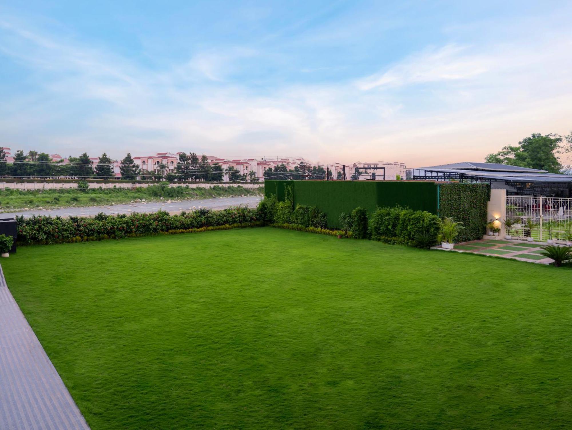 Clarion Hotel Dehradun Dış mekan fotoğraf